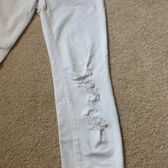 J BRAND white ripped skinny Jean. Barely worn. Size 28. - Picture 3 of 5